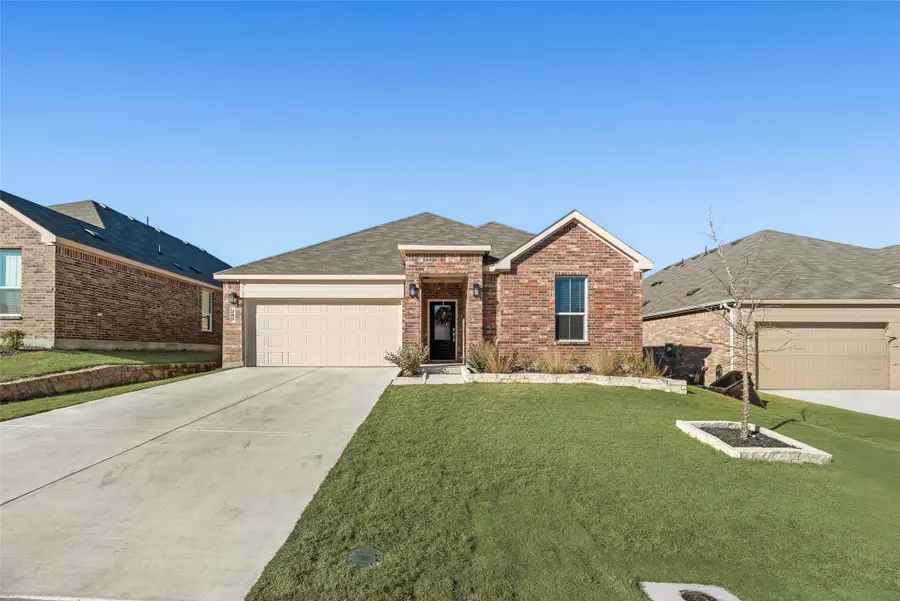 343 Sedalia Trail, Justin, TX 76247 - Image #2