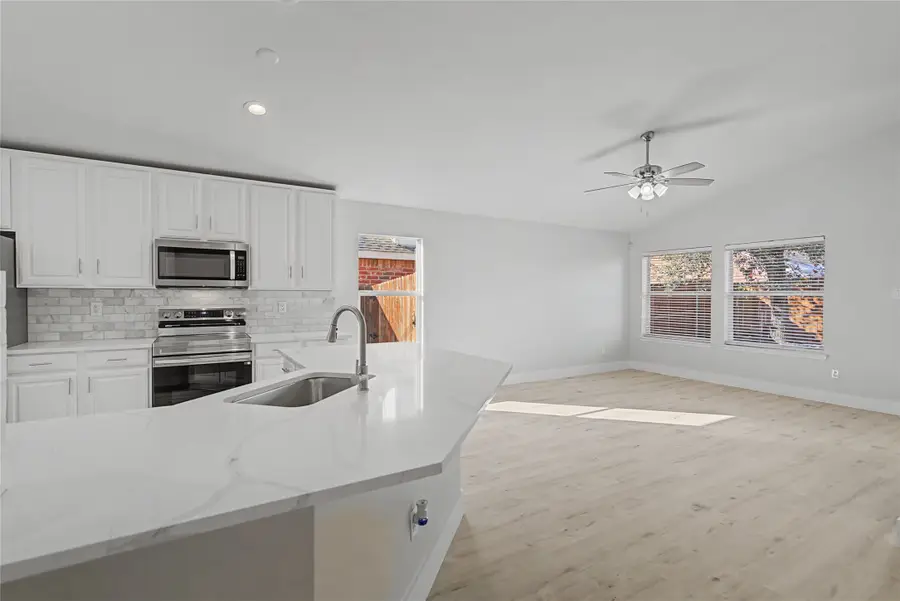 4516 Fox Sedge Lane, Denton, TX 76208 - Image #2