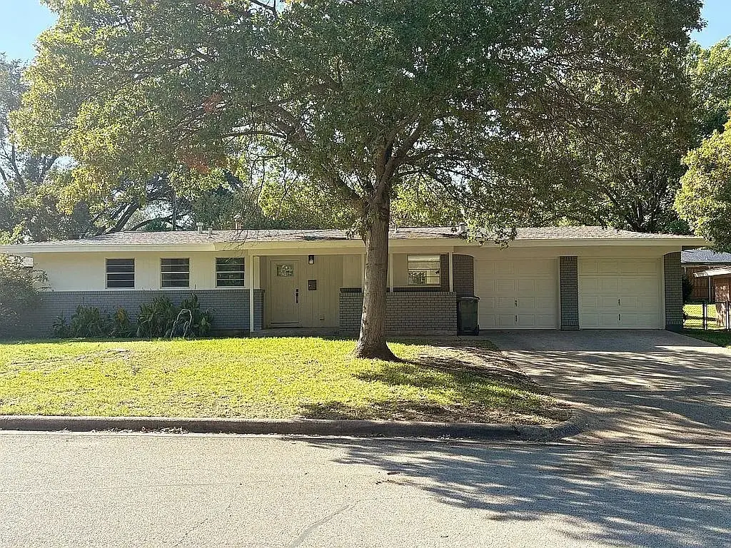 1304 Sherwood Drive, Arlington, TX 76013 - Image #1