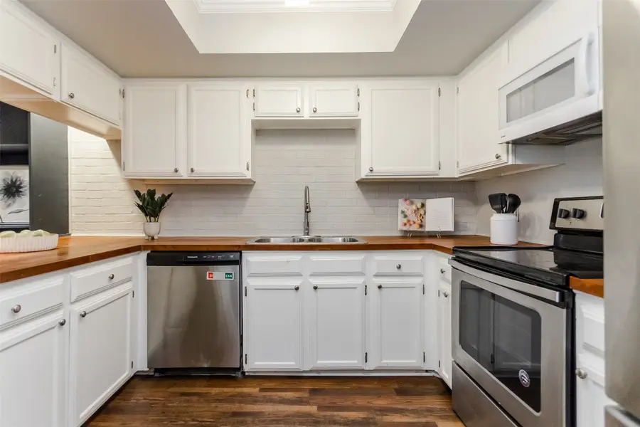 2706 Meadowstone Court, Carrollton, TX 75006 - Image #3