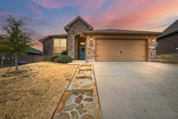 10864 Live Oak Creek Drive, Fort Worth, TX 76108