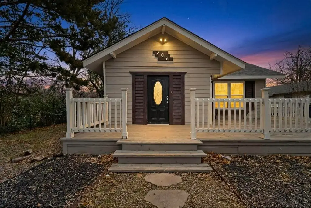 206 Farley Street, Waxahachie, TX 75165 - #1