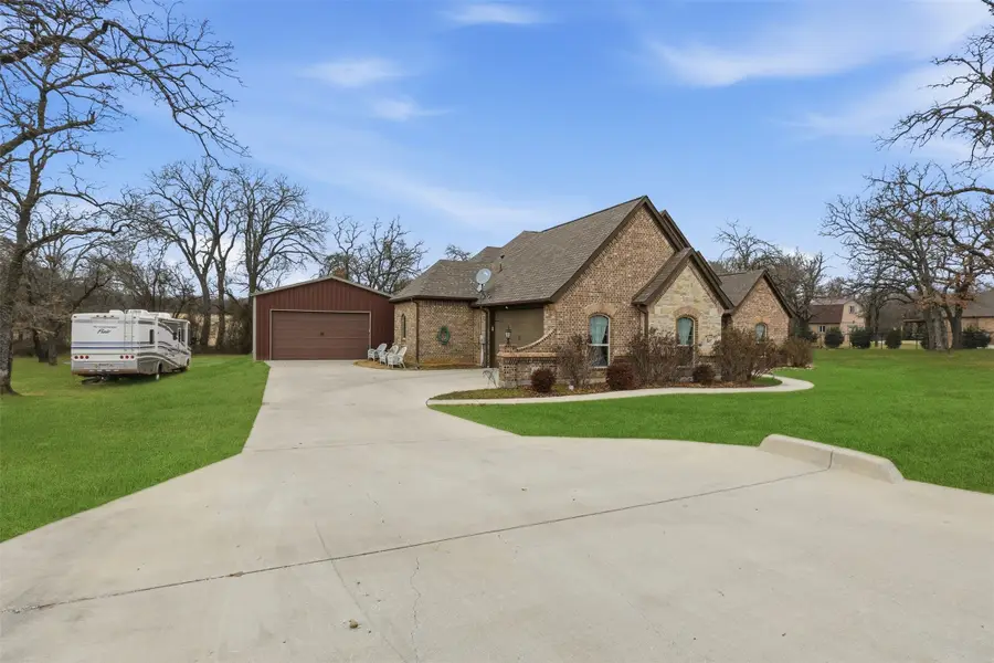 140 Flying Diamond Drive, Springtown, TX 76082 - Image #2