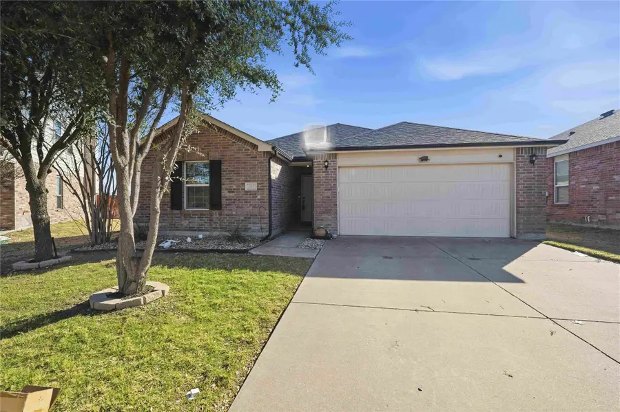205 Fossil Bridge Drive, Fort Worth, TX 76131 - Image #2