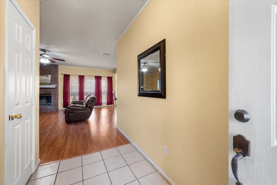 1209 Meadow Glen, Crowley, TX 76036 - Image #2