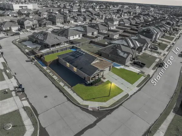 1061 Stanridge Lane, Van Alstyne, TX 75495