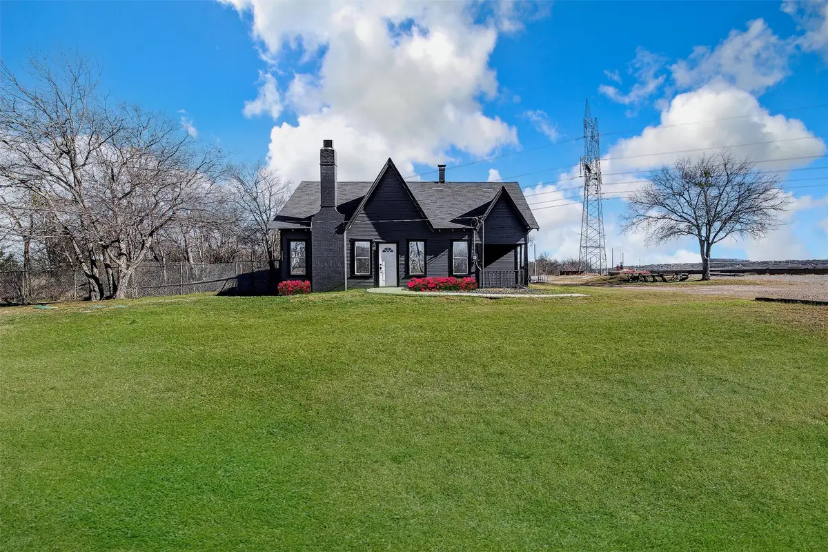 801 S Hampton Road, Crowley, TX 76036 - Image #1