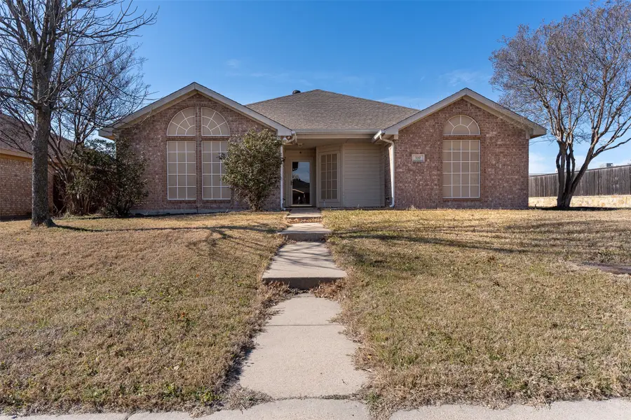 737 Summercrest Boulevard, Burleson, TX 76028 - Image #2