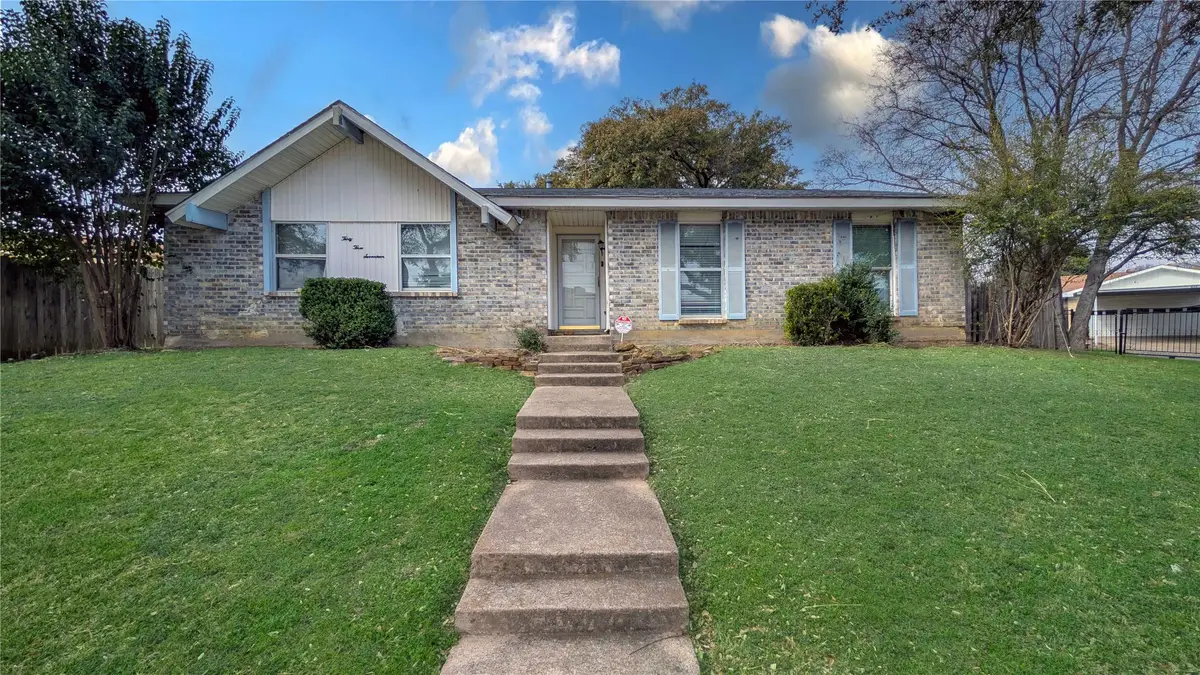 3317 S Edelweiss Drive, Grand Prairie, TX 75052 - Image #1