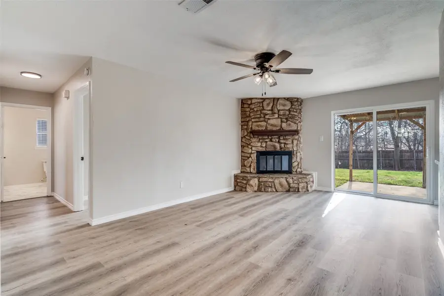 820 E Glendale Street, Crowley, TX 76036 - Image #2