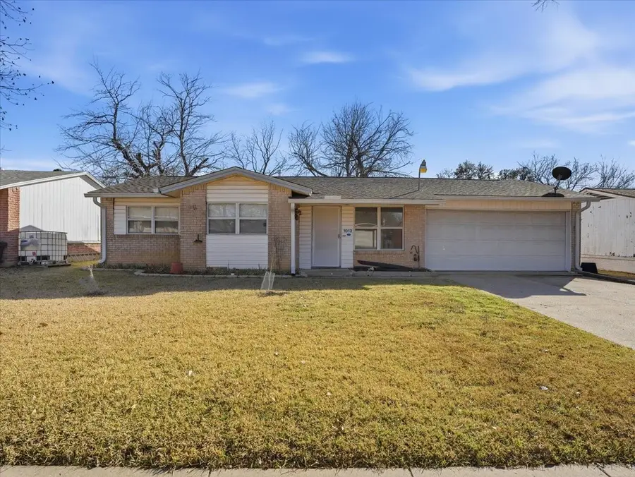 1012 Glynn Oaks Drive, Arlington, TX 76010 - Image #2