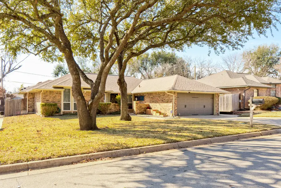 5716 Sage Bloom Drive, Arlington, TX 76017 - Image #3