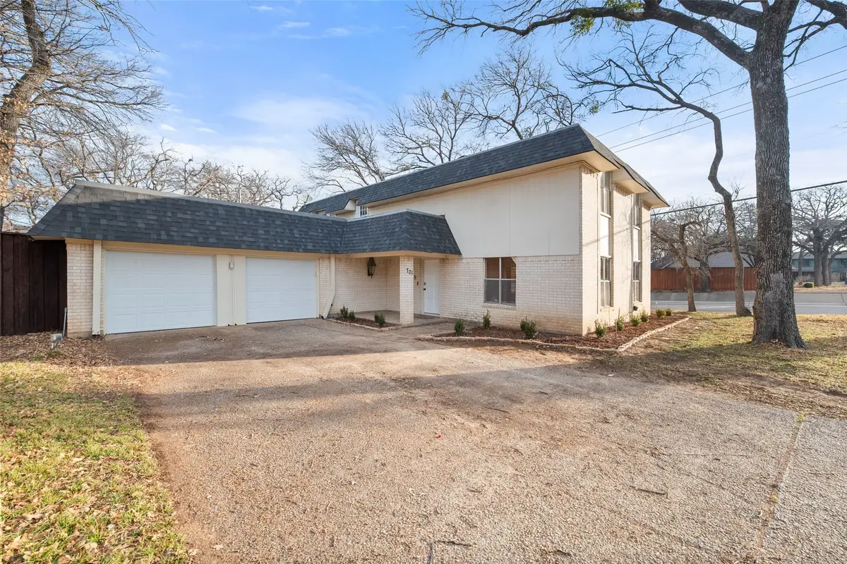 701 Rocky Canyon Road, Arlington, TX 76012 - Image #1