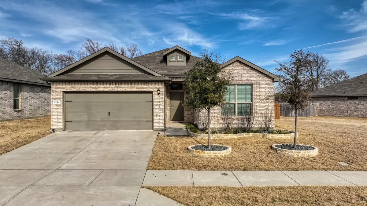 9224 Red Brush Trail, Fort Worth, TX 76131 - Image #1