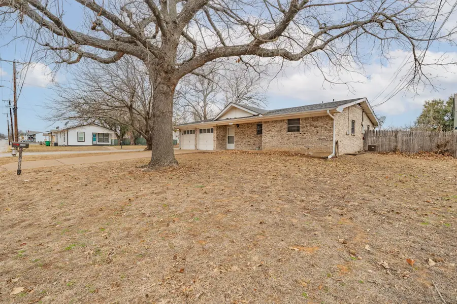 1211 W Cage Street, Stephenville, TX 76401 - #2