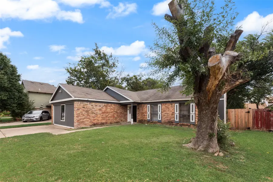 1704 Fieldstone Court, Arlington, TX 76018 - Image #3