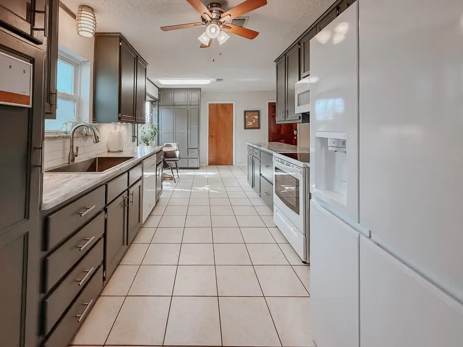 4 Circle Drive, Teague, TX 75860 - #3