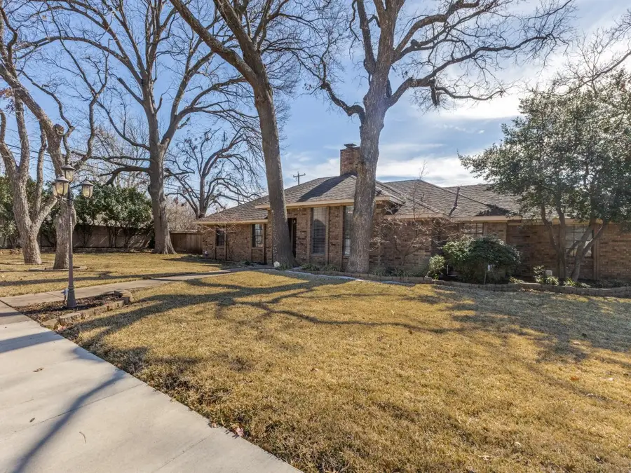 3410 Oxford Drive, Rowlett, TX 75088 - Image #2