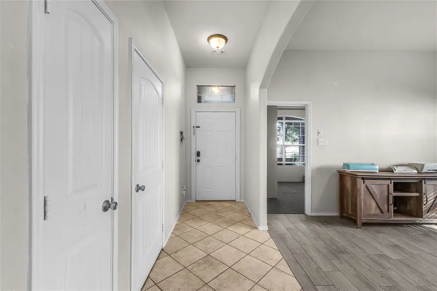 708 Saddleway Drive, Fort Worth, TX 76179 - Image #3