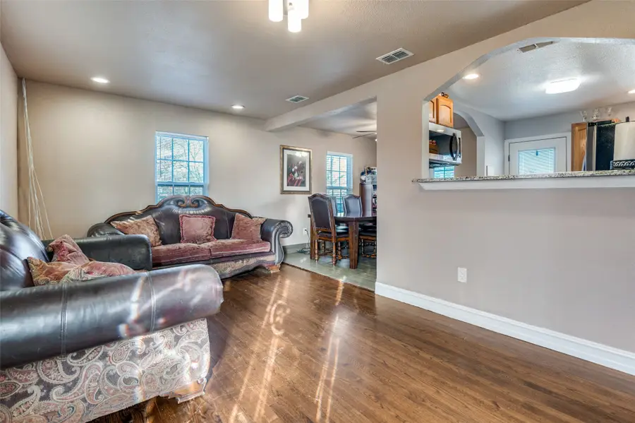 4049 Pampas Street, Dallas, TX 75211 - #2