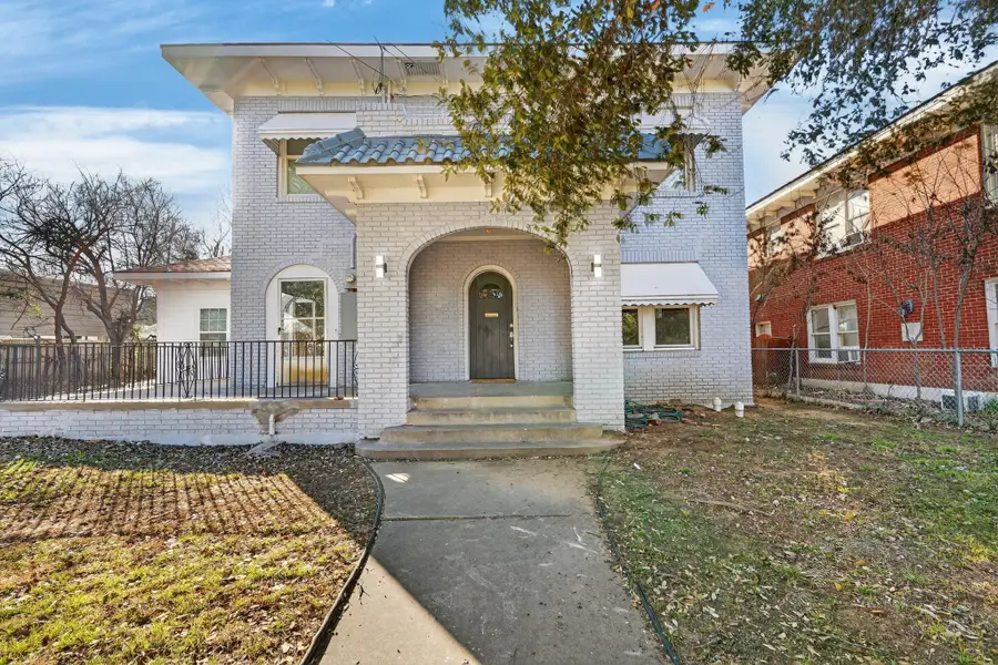 412 SW 4th Avenue, Mineral Wells, TX 76067 - #2