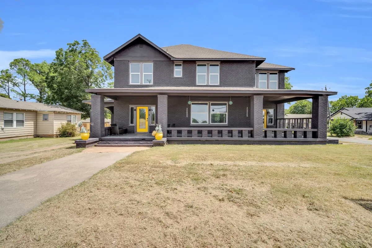 805 E Wise Street, Bowie, TX 76230 - #1