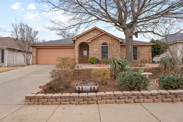 1029 Hidden Lake Drive, Burleson, TX 76028