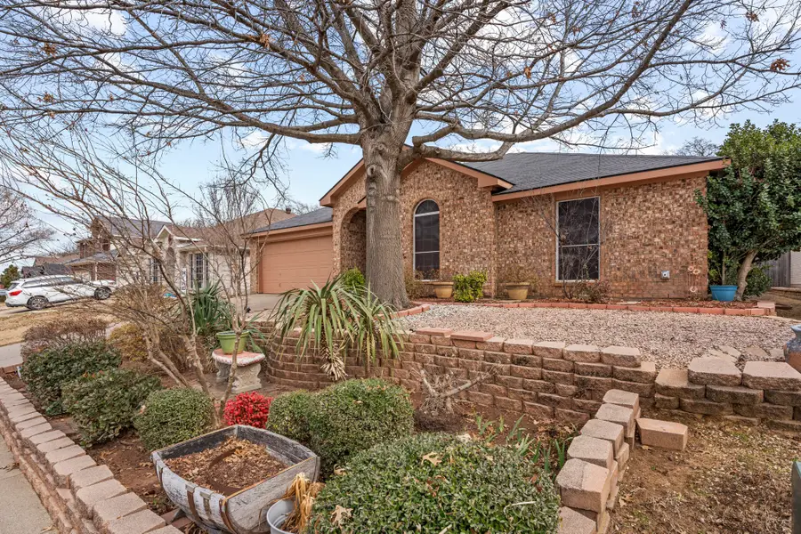 1029 Hidden Lake Drive, Burleson, TX 76028 - Image #3