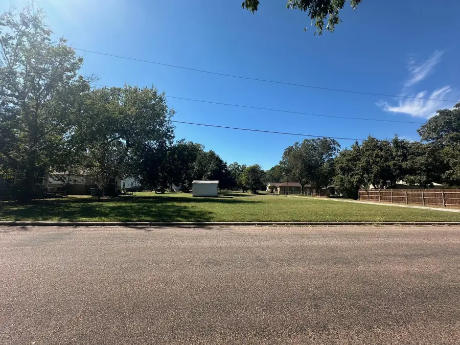 201 Sloan Street, Whitesboro, TX 76273 - #2
