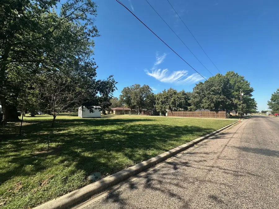 201 Sloan Street, Whitesboro, TX 76273 - #3