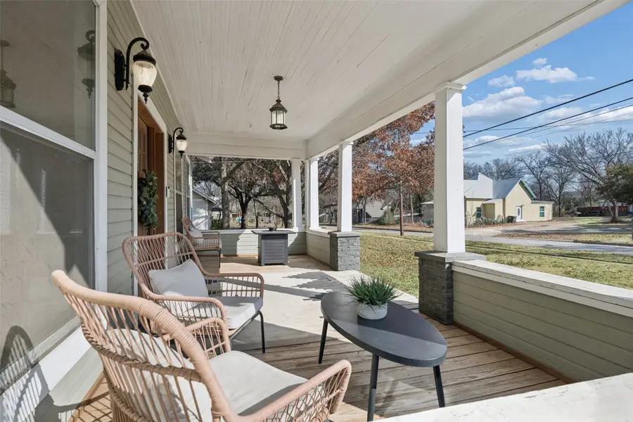 318 W Willingham Street, Cleburne, TX 76033 - #2