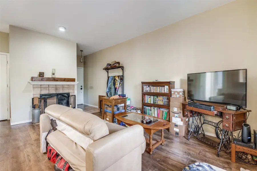 2506 Wedglea Drive #101, Dallas, TX 75211 - Image #2