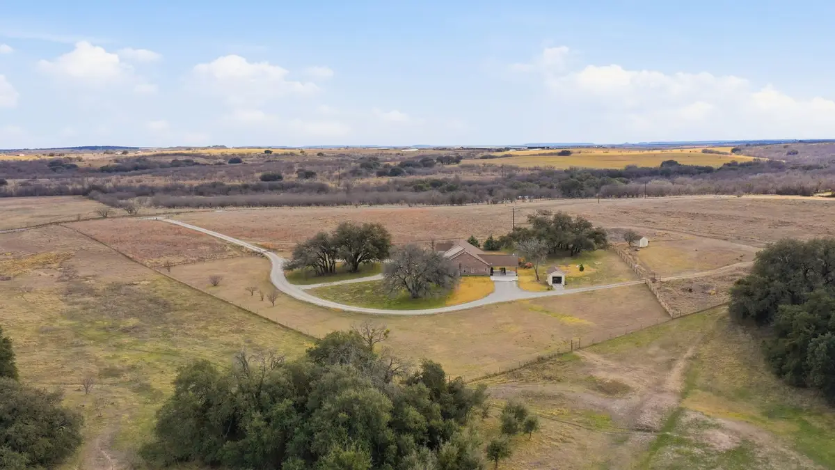 416 N Highway 590, Comanche, TX 76442 - #1