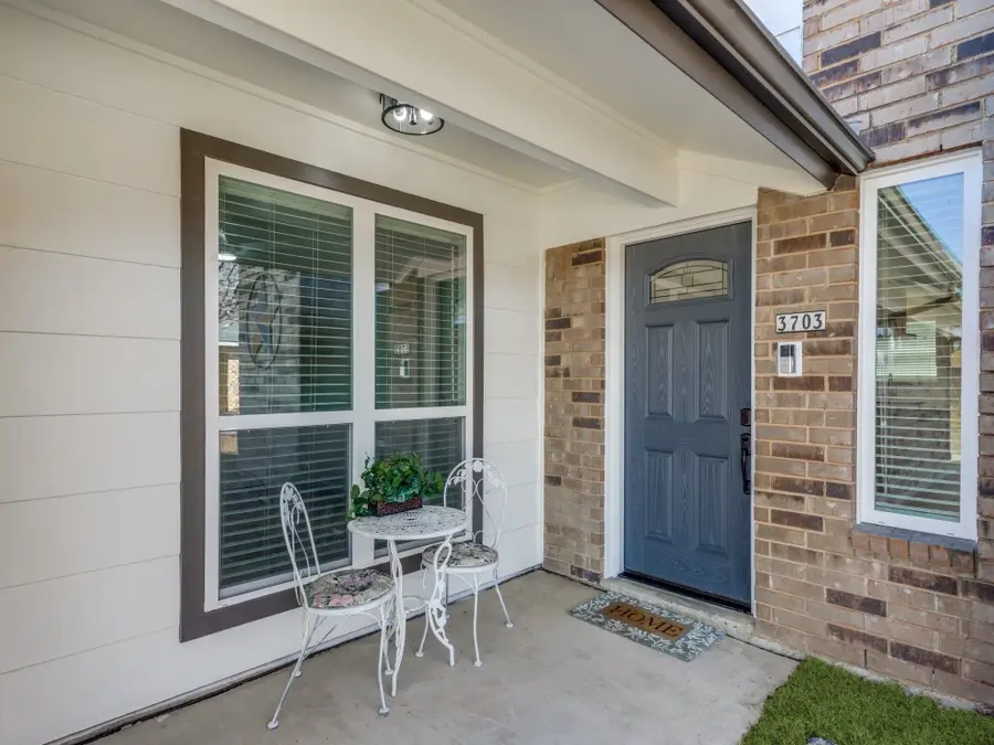 3703 Verlaine Drive, Carrollton, TX 75007 - Image #2