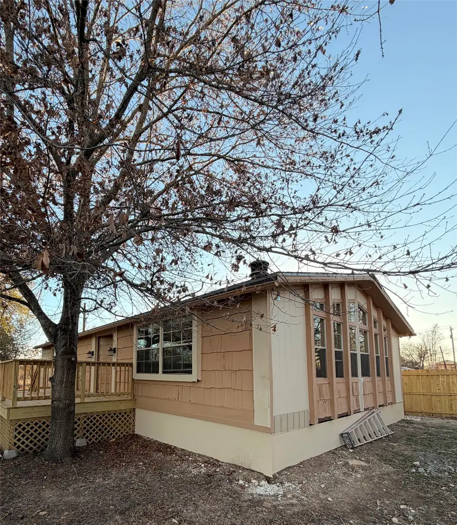 205 W Long St, Elm Mott, TX 76640 - #3