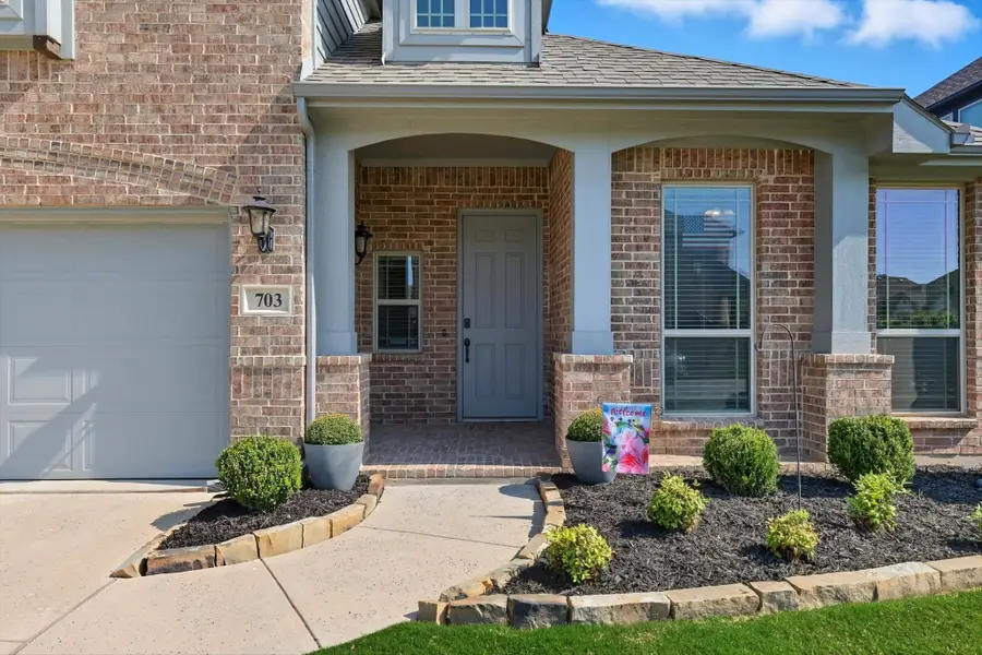 703 Oakcrest Drive, Justin, TX 76247 - Image #2