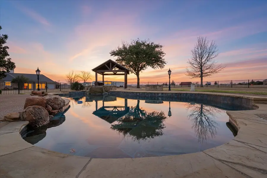 106 Lakeshore Drive, Waxahachie, TX 75165 - #2