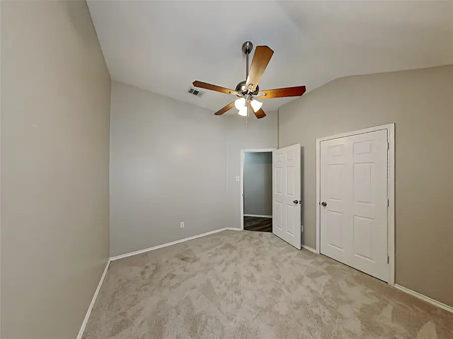 617 Oak Hollow Trail, Saginaw, TX 76179 - Image #2