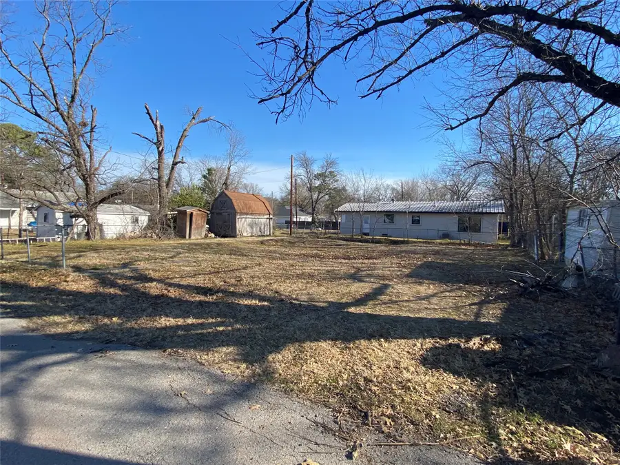 715 N 23 1/2 Street, Corsicana, TX 75110 - #2