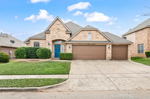 833 Hemlock Trail, Saginaw, TX 76131