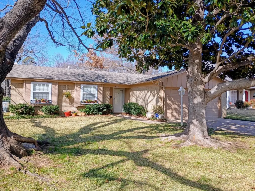 1833 Larkspur Drive, Arlington, TX 76013 - Image #1