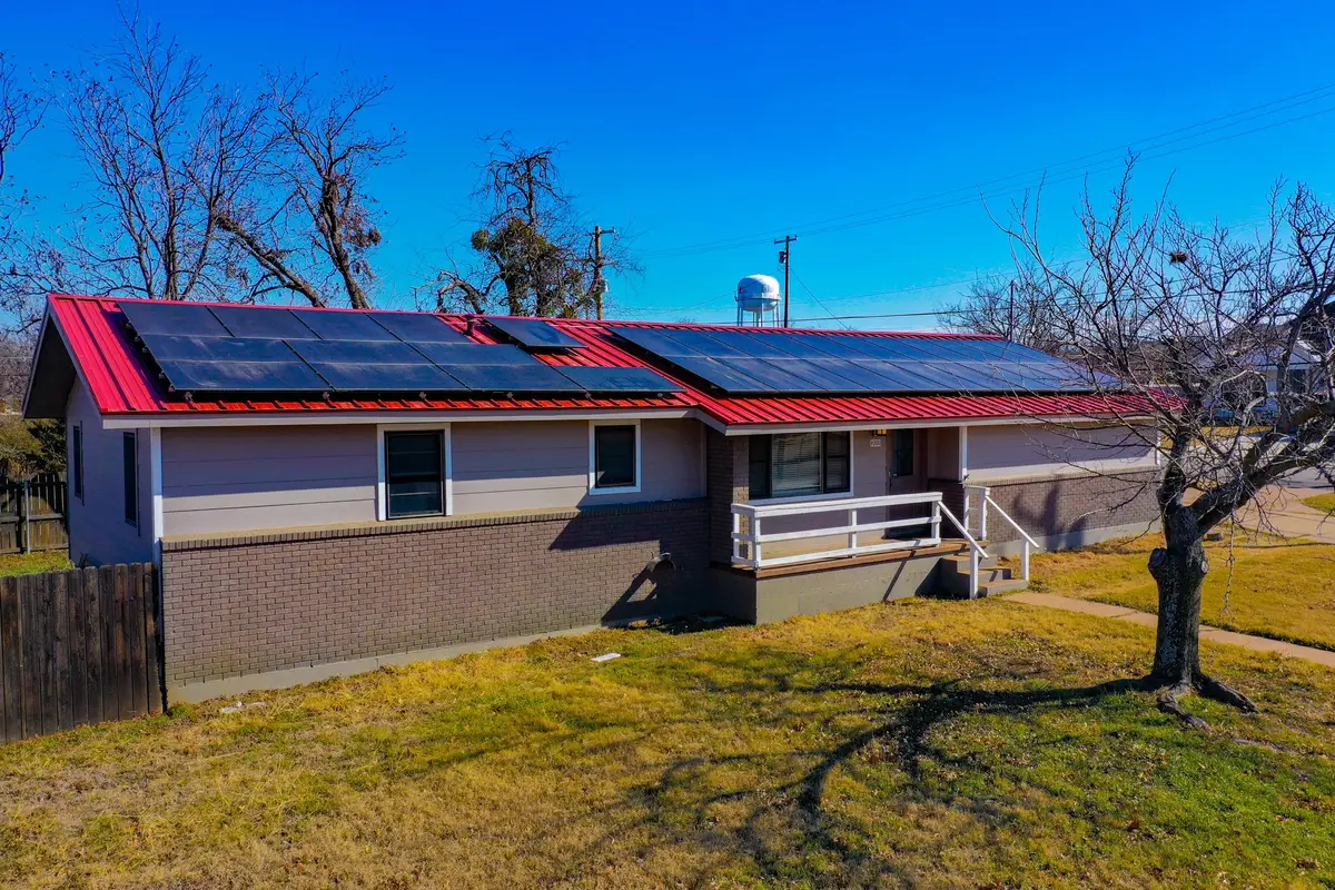 202 N 10th Street, Jacksboro, TX 76458 - #1