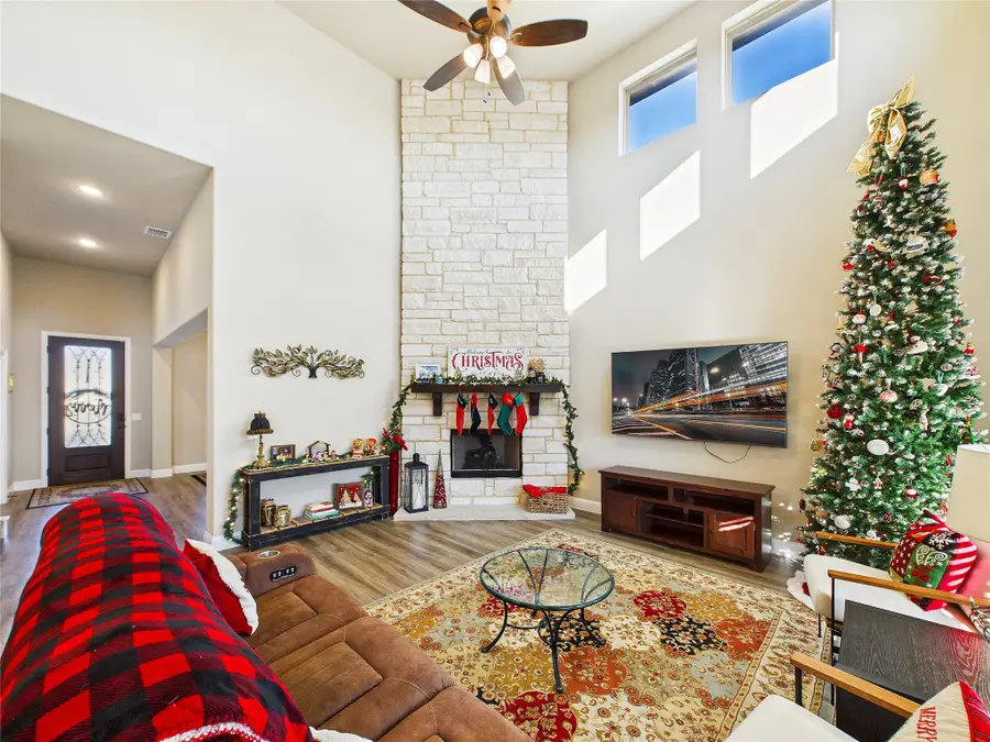 309 Pineview Lane, Ponder, TX 76259 - Image #2