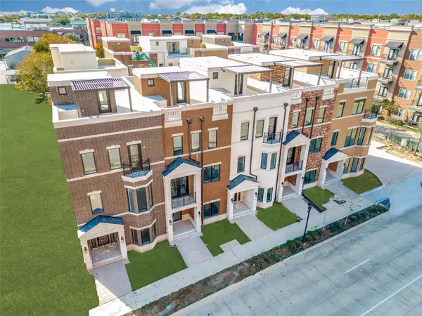 218 E Dallas Road #102, Grapevine, TX 76051