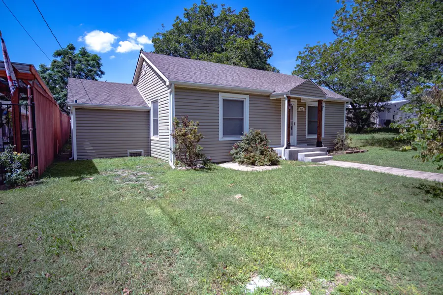 162 W Shreveport Street, Van Alstyne, TX 75495 - #2