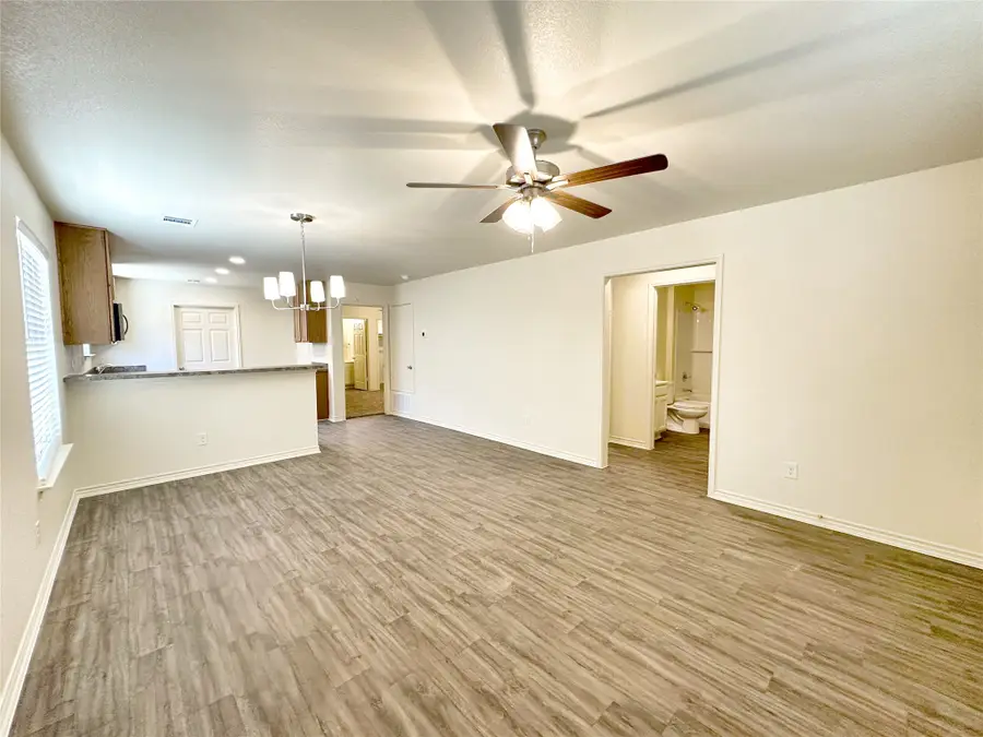 902 N Rusk Street, Weatherford, TX 76116 - #3