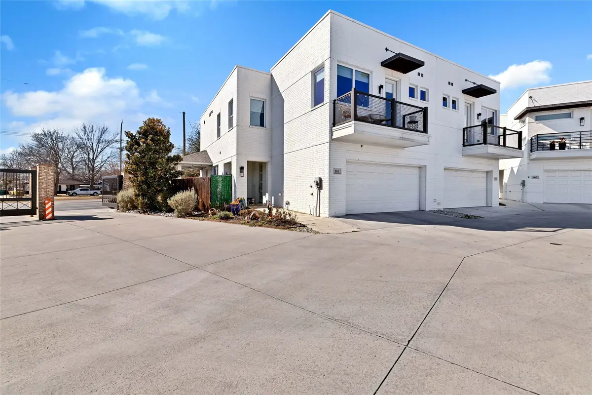 101 Crossroads Circle, Westworth Village, TX 76114 - #1