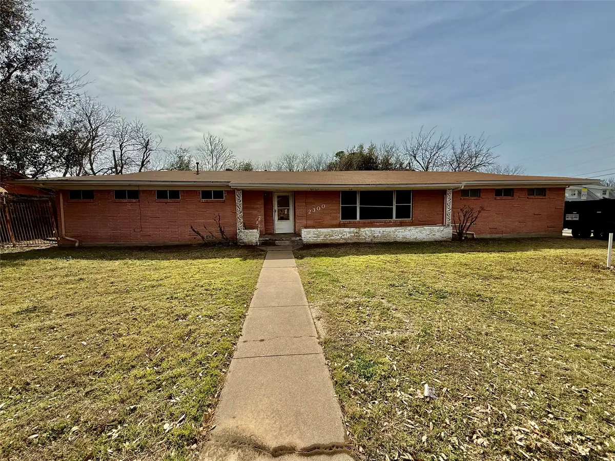 2300 SE 11th Street, Mineral Wells, TX 76067 - #1