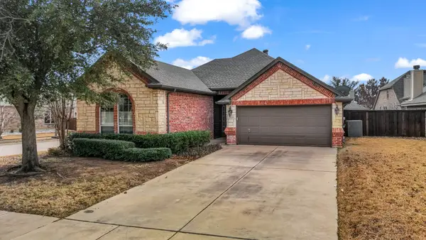 8228 Fall Crest Drive, Fort Worth, TX 76053