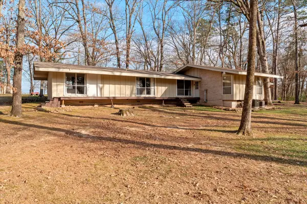 106 Lively Avenue, Mt Pleasant, TX 75455